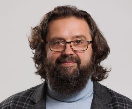 Олег Лавров